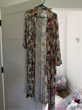 (Maternity robe)Floral Sheer Kimono Duster in Cream with Pink & Mustard Flowers